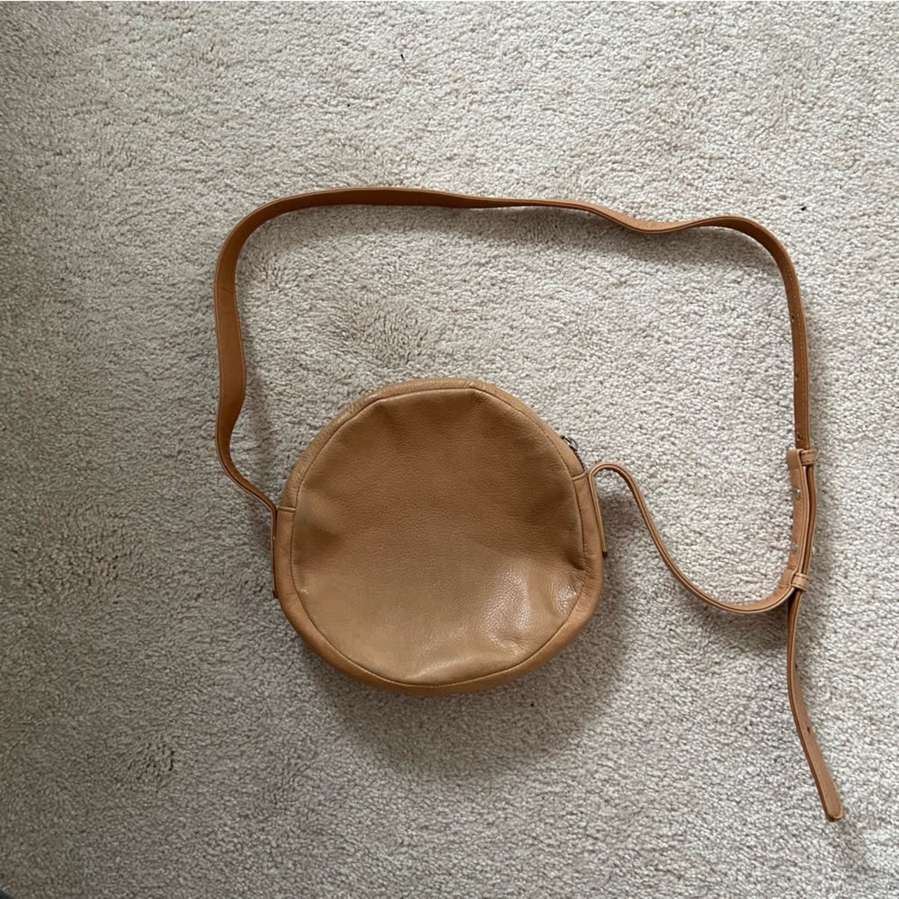 BAGGU Round Tan Crossbody Bag - Picture 3 of 5